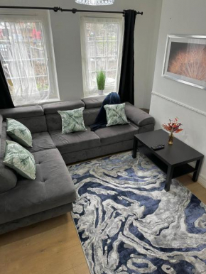 2 bedroom flat, 2 minutes walk to Bethnalgreen station, Central London